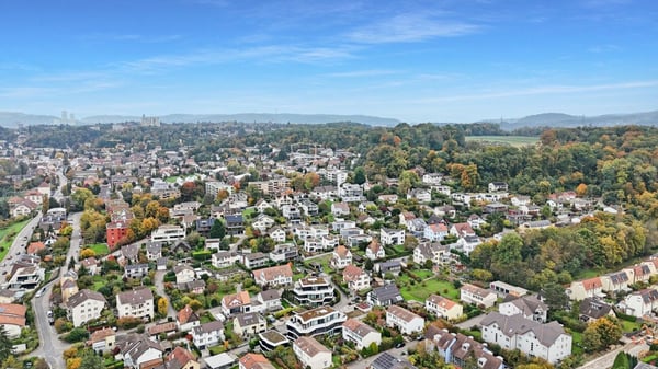 grosszügiges Einfamilienhaus / Bauland 17