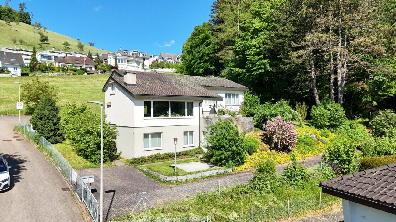 mit grosszügigem Grundstück - Einfamilienhaus an privilegierter Lage