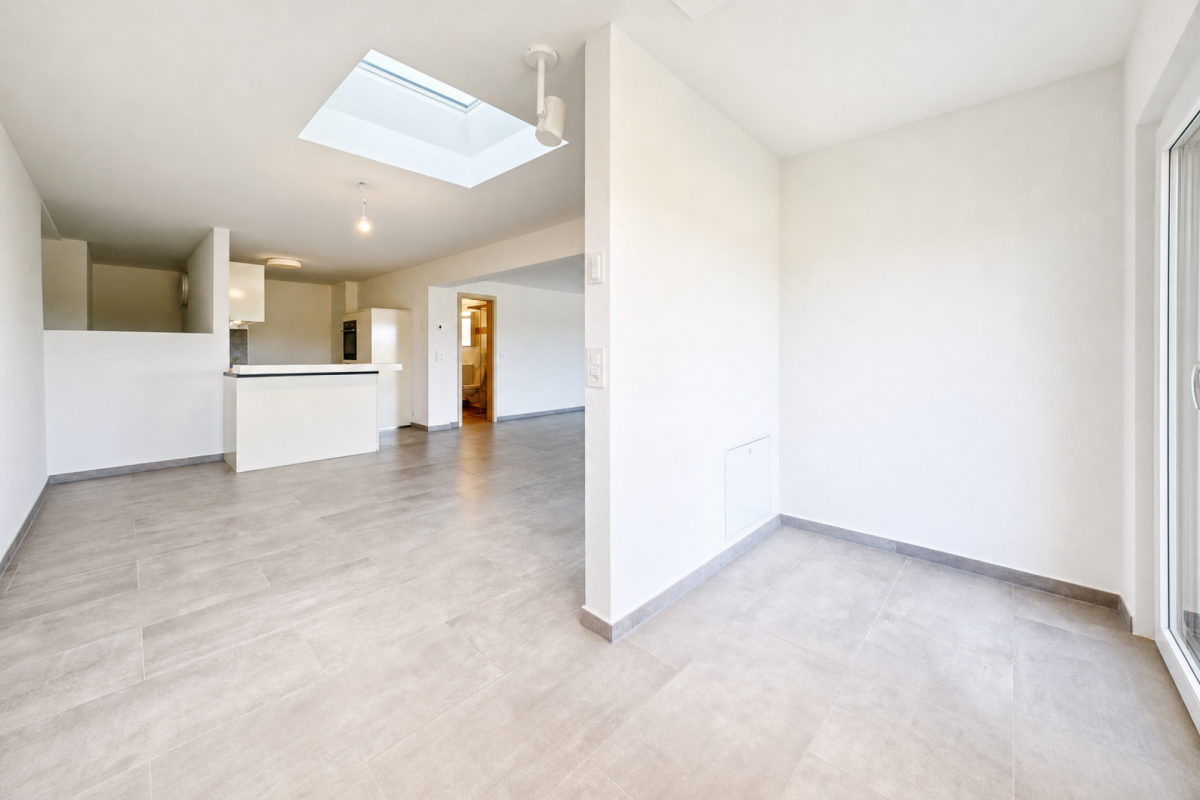 moderne Wohnung mit wundervoller Terrasse und Carport für zwei Fahrzeuge