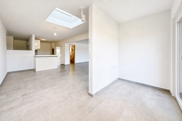 moderne Wohnung mit wundervoller Terrasse und Carport für zwei Fahrzeuge 4