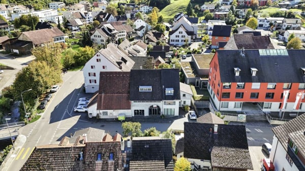 Gewerbe- und Wohnliegenschaft mit diversen Annehmlichkeiten 2