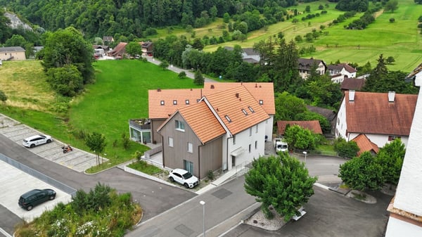 moderne 3.5-Zimmerwohnung mit eigenem Waschturm und Carport 13