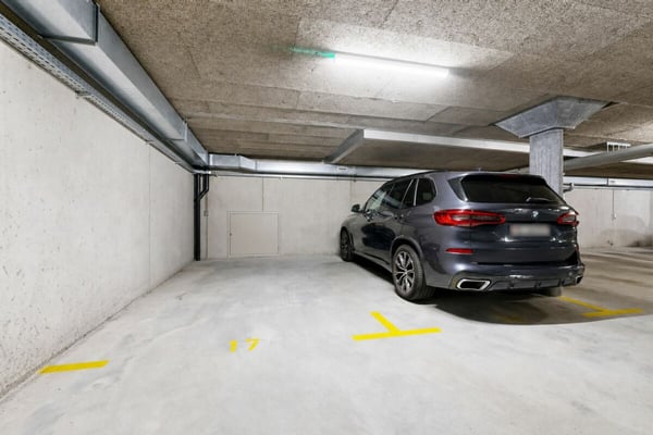 moderne Eigentumswohnung an top Lage mit zwei Einstellhallenplätzen 17