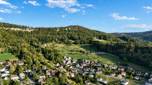 1'507 m2 Bauland an sonniger Lage mit renovationsbedürftigem Einfamilienhaus 20