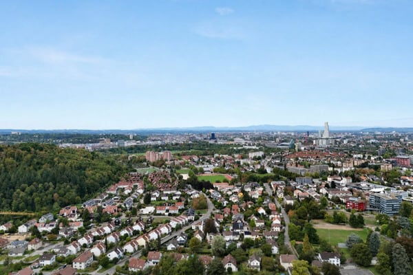 Einfamilienhaus mit Charme und Baulandreserve 24