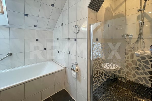 Anlageobjekt: Mehrfamilienhaus mit 6 Wohnungen 3