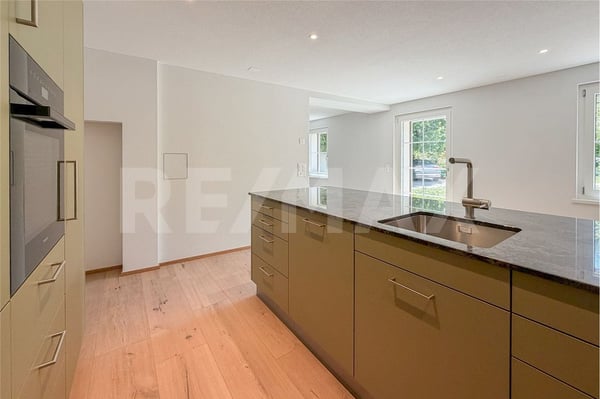Erstvermietung: Moderne, grosszügige 2.5 Zimmer-Gartenwohnung in Zuzgen zu vermieten 4