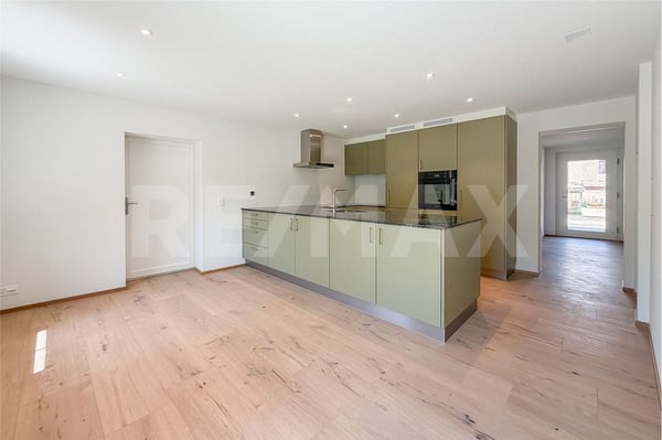 Erstvermietung: Moderne, grosszügige 2.5 Zimmer-Gartenwohnung in Zuzgen zu vermieten 2
