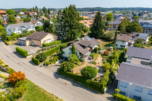 Einfamilienhaus mit separatem Hausteil und wunderschönem Garten 2