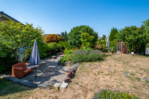 Einfamilienhaus mit separatem Hausteil und wunderschönem Garten 9