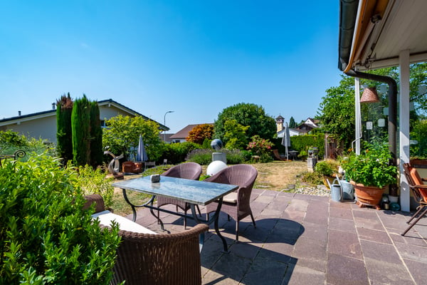 Einfamilienhaus mit separatem Hausteil und wunderschönem Garten 8