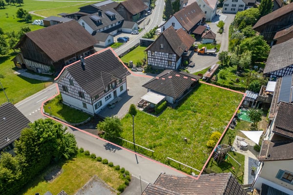 Beeindruckende Liegenschaft mit Potenzial & viel Umschwung 3