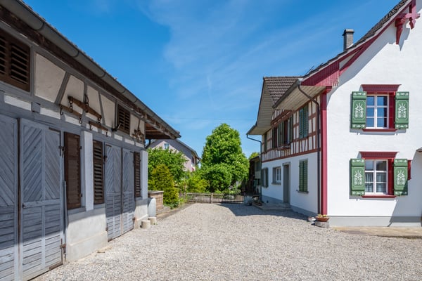 Beeindruckende Liegenschaft mit Potenzial & viel Umschwung 6