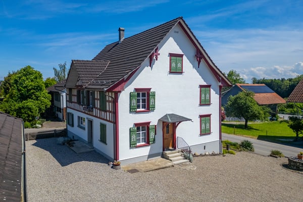Beeindruckende Liegenschaft mit Potenzial & viel Umschwung 5