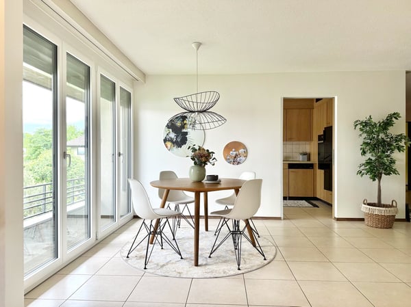 Wohnung verwöhnt Sie mit Abendsonne und Seesicht. Interessiert? Weiterlesen 5