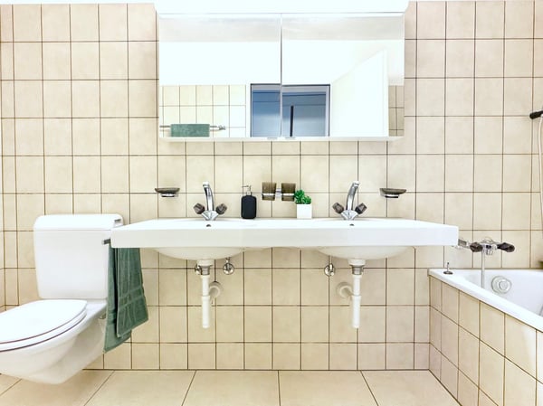 Wohnung verwöhnt Sie mit Abendsonne und Seesicht. Interessiert? Weiterlesen 13