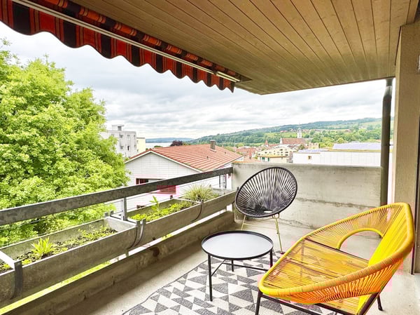 Wohnung verwöhnt Sie mit Abendsonne und Seesicht. Interessiert? Weiterlesen 1