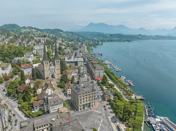 Attraktive Büroräume mit Seesicht direkt bei der Hofkirche 2