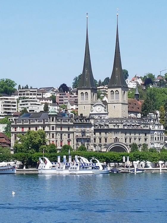 Attraktive Büroräume mit Seesicht direkt bei der Hofkirche 1