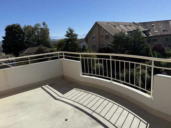bel appartement avec très beau dégagement sur les alpes et le jura, 2 places de parc 3
