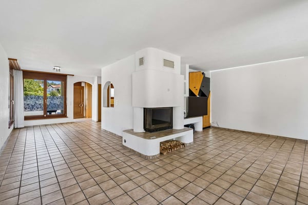 6.5 Zimmer-Doppeleinfamilienhaus mit viel Platz und Potenzial in Kindhausen 3