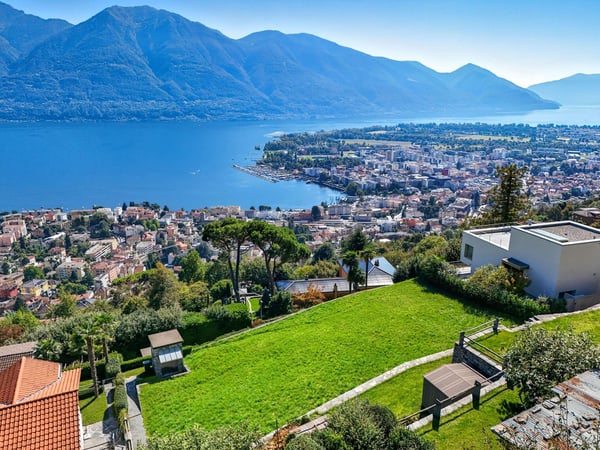 Bauland mit 180 See-und Fernsicht / Terreno edificabile con vista panoramica a 180 sul lago e sui dintorni 3