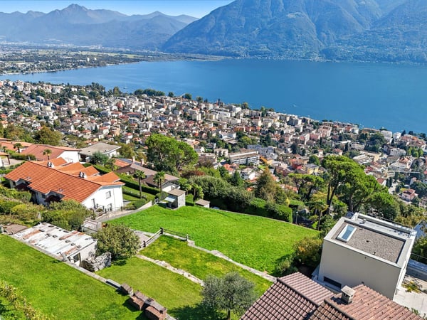 Bauland mit 180 See-und Fernsicht / Terreno edificabile con vista panoramica a 180 sul lago e sui dintorni 5