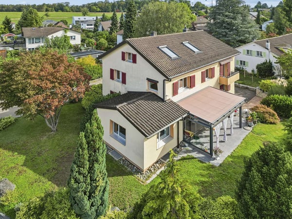 Attraktives Dreifamilienhaus mit grossem Garten in Wallisellen. 1