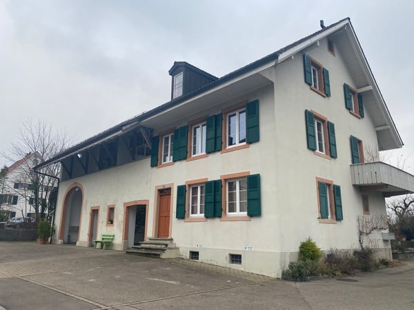 Heimelige Dachwohnung mit Cheminée
