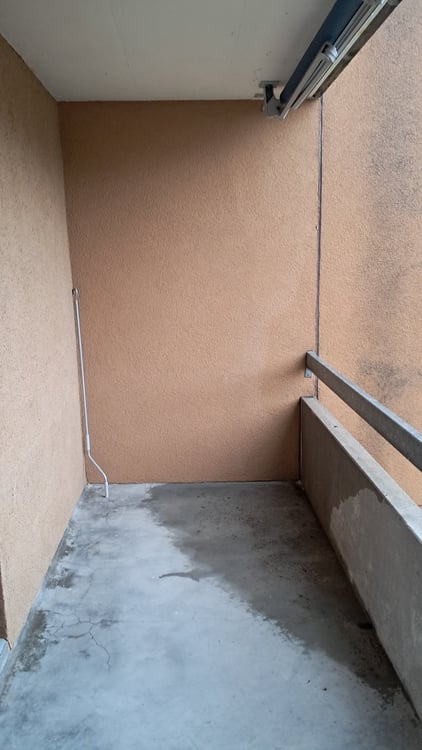 Grosszügige neu renovierte 1.5- Zimmerwohnung 15