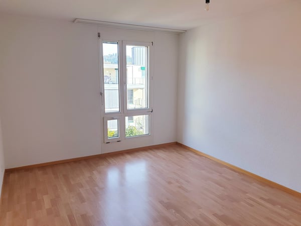 Helle zentral gelegene 4.5 Zimmerwohnung im 3. OG 10