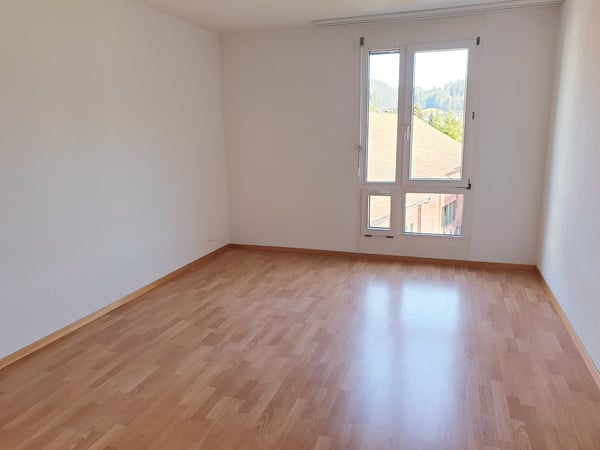 Helle zentral gelegene 4.5 Zimmerwohnung im 3. OG 8