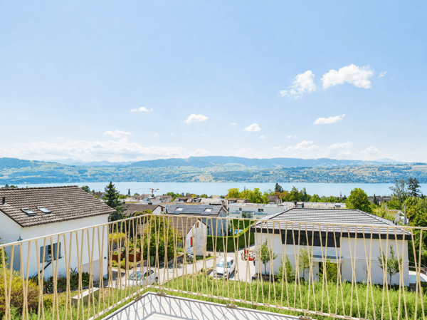 Neue 3.5 Zimmer Attika-Wohnung mit grosser Loggia und atemberaubender Aussicht auf See und Alpenpanorama 9
