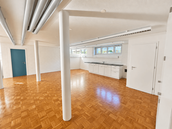 Vielseitig nutzbarer, heller Gewerbe-/Büroraum auf zwei Etagen 1