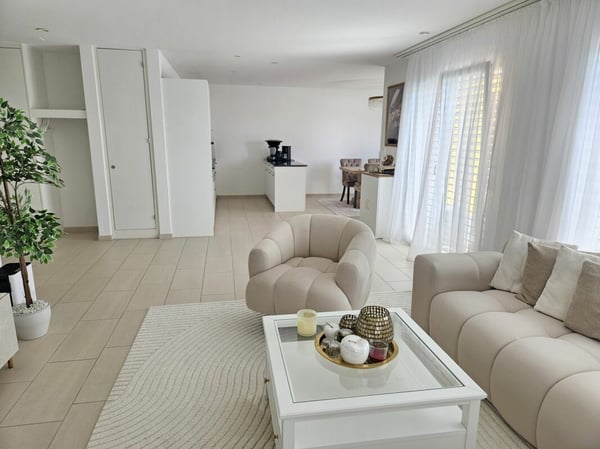 Exklusive 3.5 Zimmer Attika-Wohnung im Eigentumsstandard mit 2 Terrassen 1