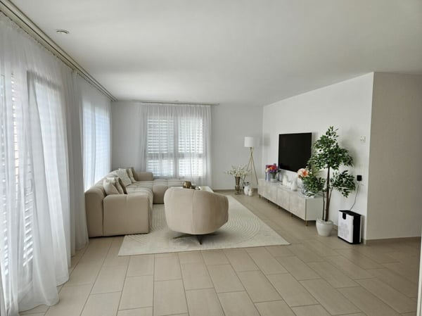 Exklusive 3.5 Zimmer Attika-Wohnung im Eigentumsstandard mit 2 Terrassen 2