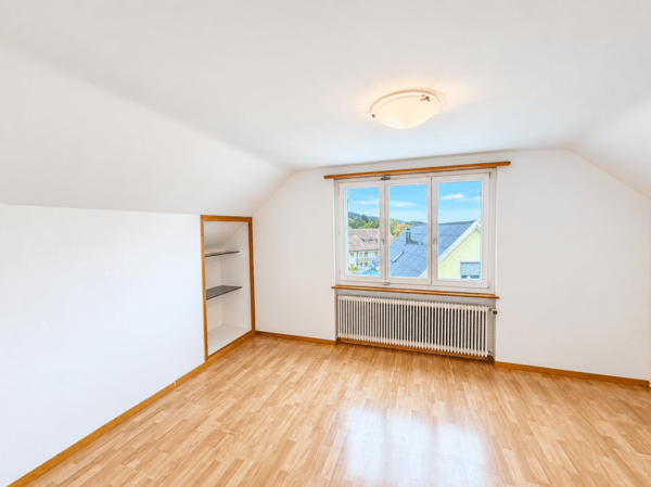 Gemütliche 3 Zimmer-Wohnung an zentraler Lage in Oetwil am See 1