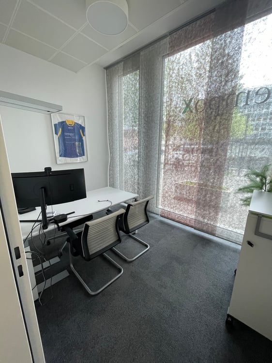 Attraktive Gewerbefläche mit sep. Lager und 10 Einstellplätzen 4