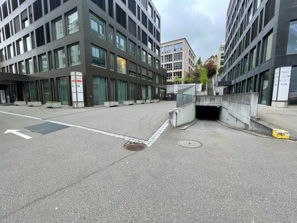 Attraktive Gewerbefläche mit sep. Lager und 10 Einstellplätzen 11
