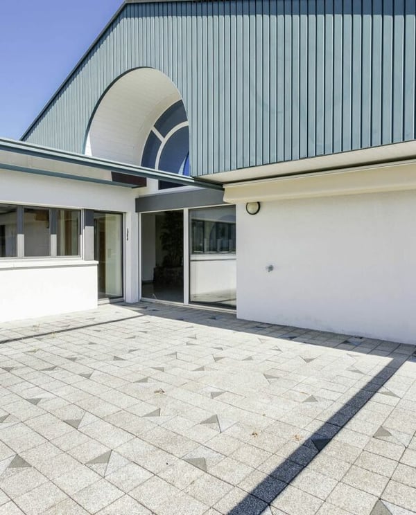 8.5-Zimmer-Zweifamilienhaus mit viel Potenzial 7