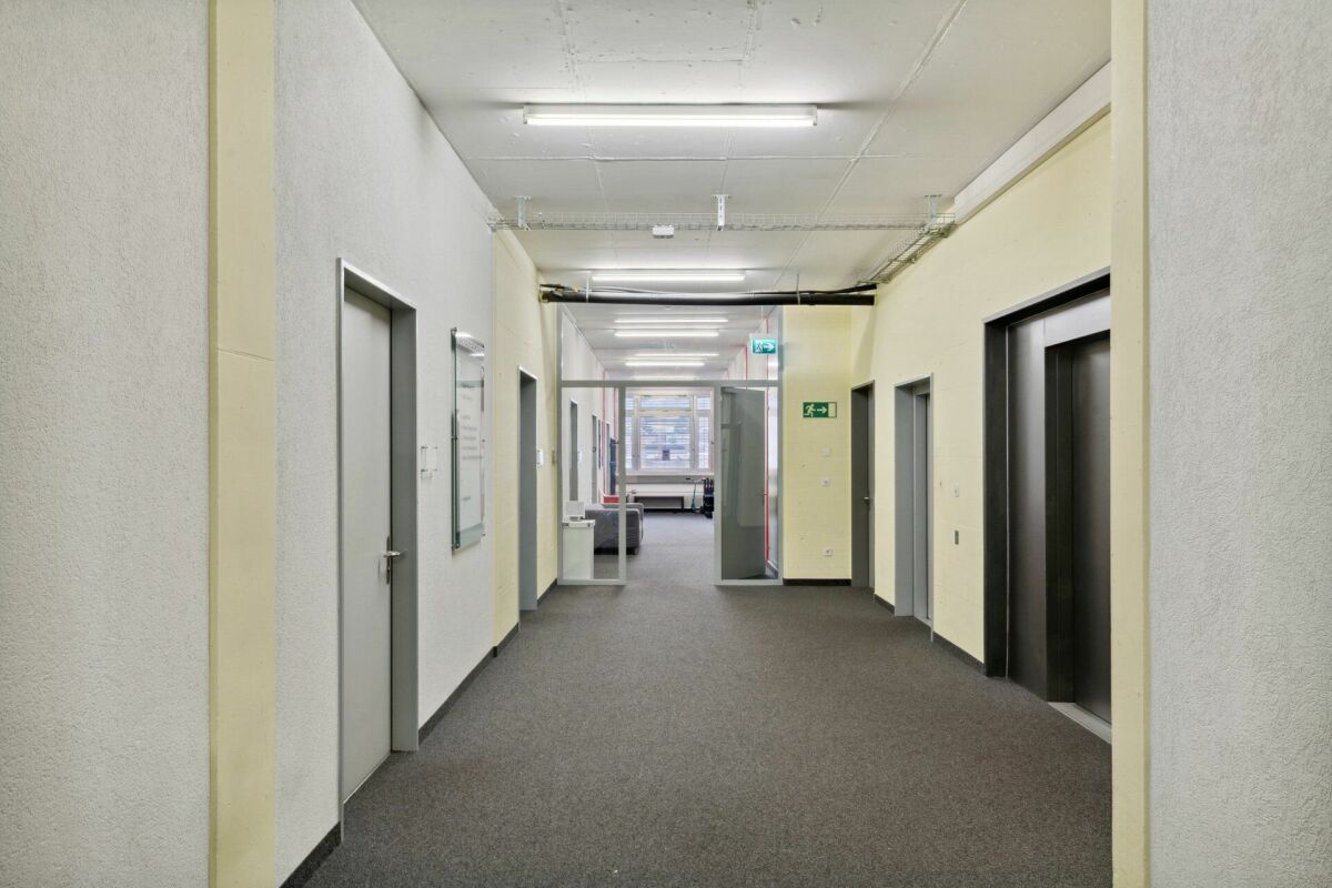 Spazi aziendali pronti per l'occupazione con buona connessione