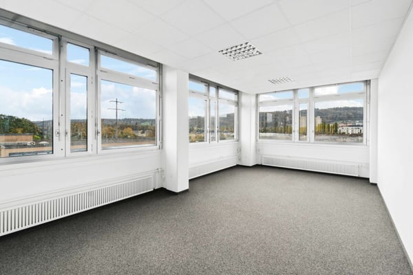 Attraktive Büro- und Gewerbeflächen an bester Lage von Regensdorf 4