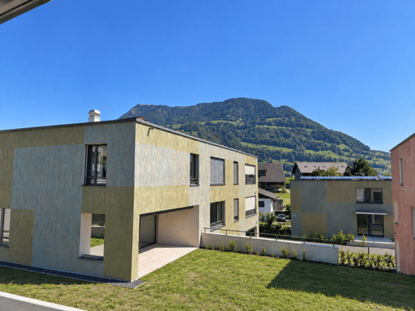 Erstbezug: Exklusive 3.5-Zimmer-Gartenwohnung an bester Lage in Merlischachen
