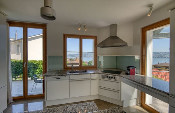 6.5-Zimmer-Haus mit Weitblick über den Zürichsee 4