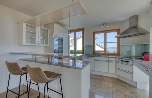 6.5-Zimmer-Haus mit Weitblick über den Zürichsee 3