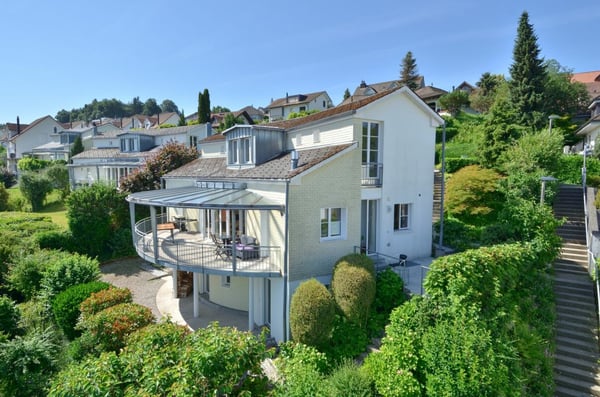 6.5-Zimmer-Haus mit Weitblick über den Zürichsee 1