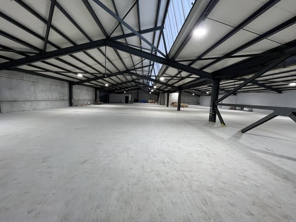 Zentrale Lager- und Produktionsflächen 6
