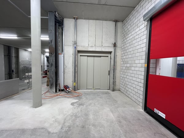 Zentrale Lager- und Produktionsflächen 8