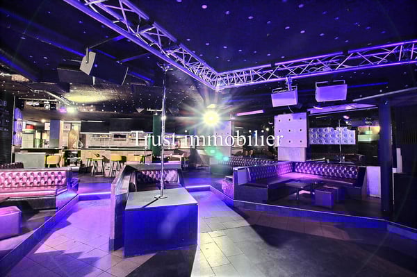 9000. Local à vendre à Crans 3