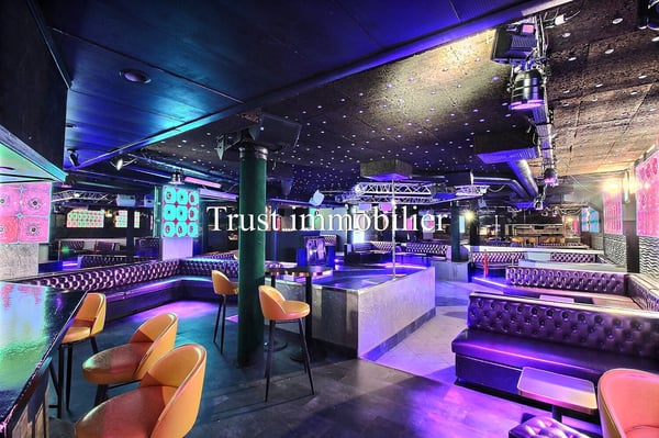 9000. Local à vendre à Crans 1